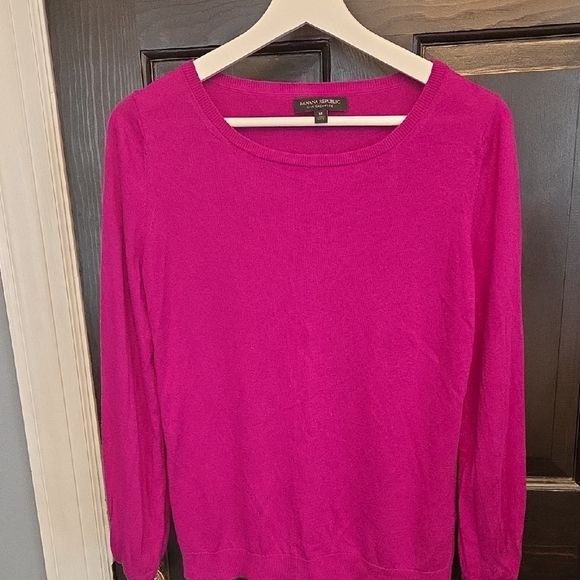 Banana Republic Sweaters - Size M, Banana Republic Women's SILK/CASHMERE BLEND Fuchsia Crew Neck Sweater